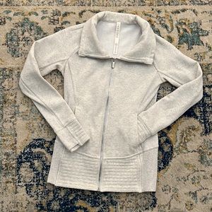 LuluLemon zip up jacket sweatshirt GREY size 6 long length torso